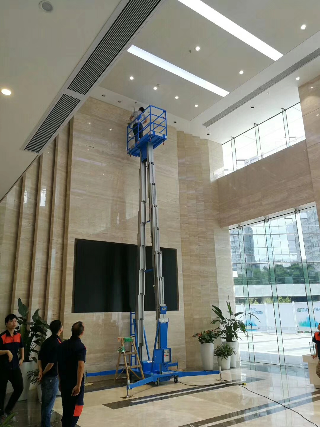 高空作業草莓视频深夜释放平台